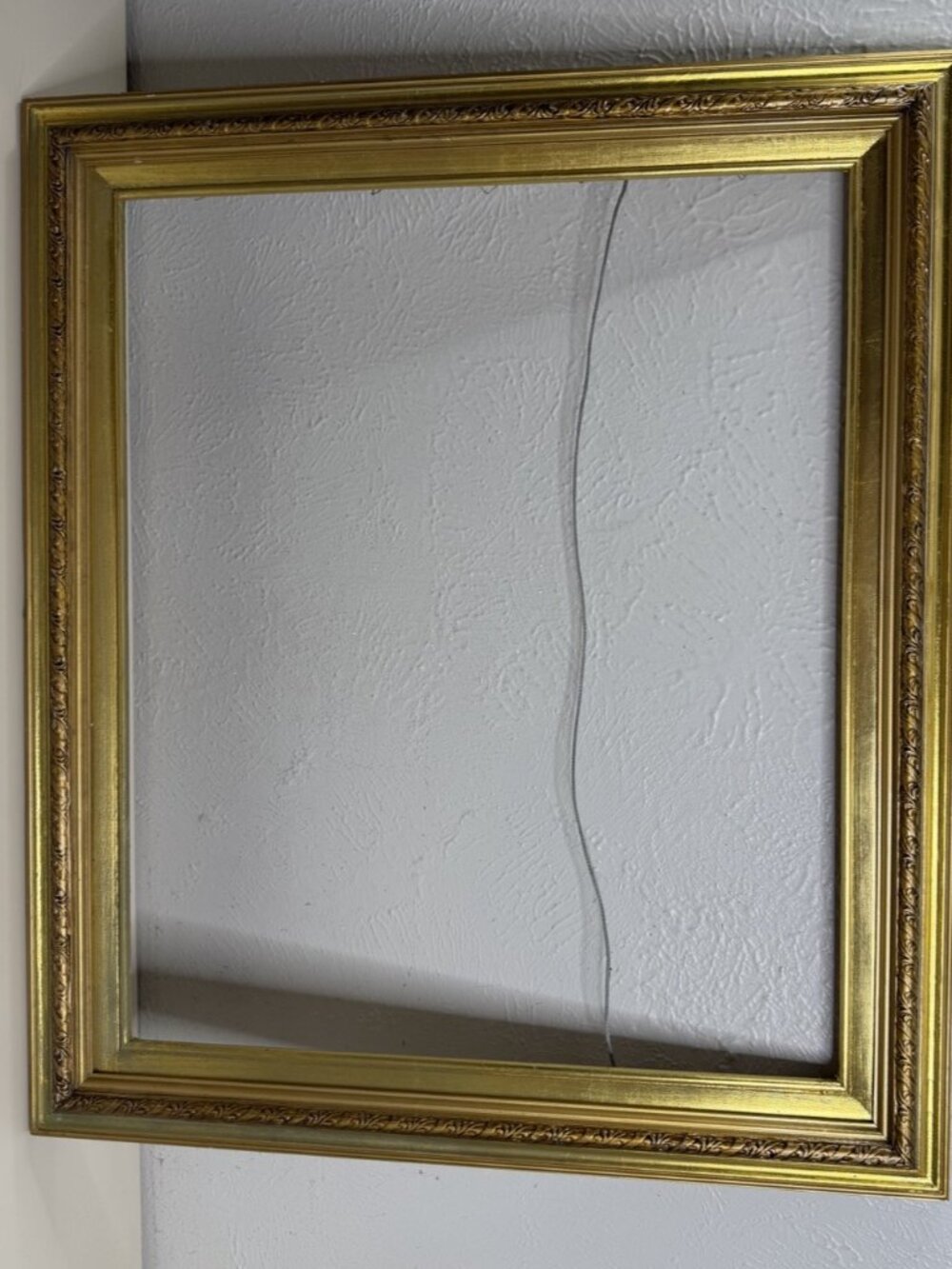 VTG Wood Ornate Gilded Hanging Frame 24.5x29 Fits 19x23.5 GUC